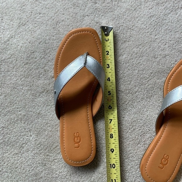UGG TUOLUMNE  Silver Leather Sandal, size 7 - Picture 11 of 15
